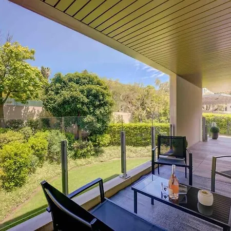 Stylish 1bdr W/huge Balcony/shared Roof Pool *